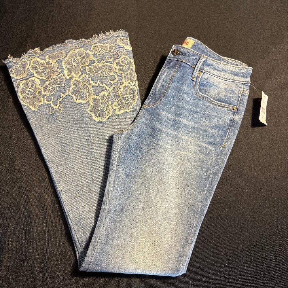 NWT Rare Driftwood Farrah Embroidered Flare Jeans Sz 29 - Picture 6 of 14